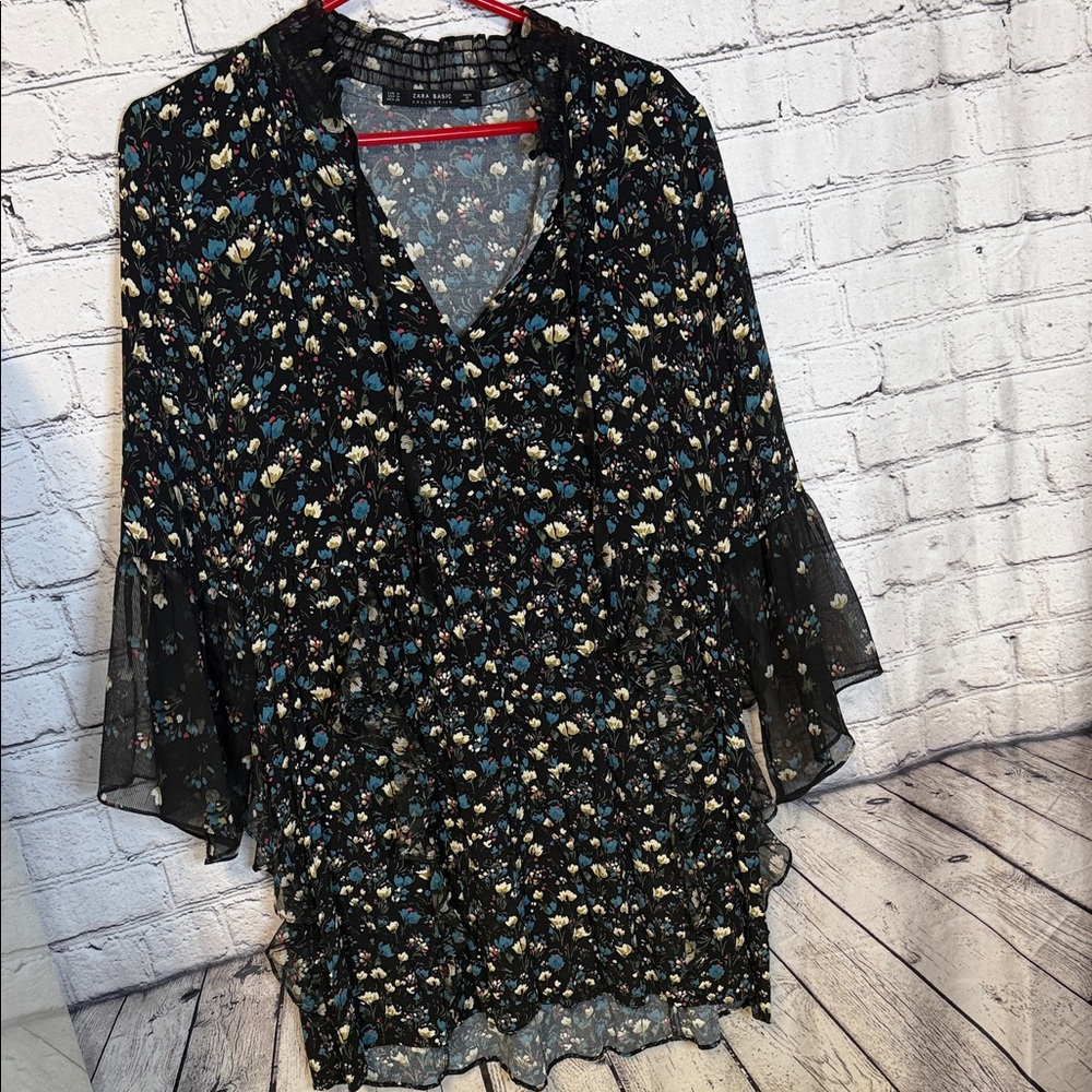 Women’s black floral print dress from the Zara Basic Collection. Ruffle sleeves